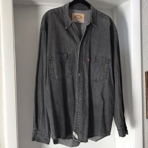 Levi’s Men’s Black Jeans shirt